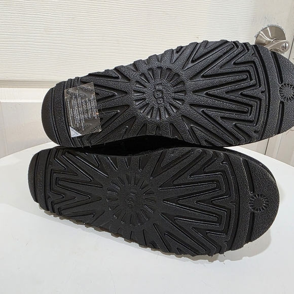 New! UGG Mini Bailey Bow Glimmer Boots - Picture 5 of 7